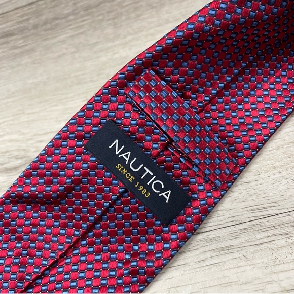 Men’s Nautica Tie 100% Silk Necktie Red Blue Dots - Picture 5 of 7